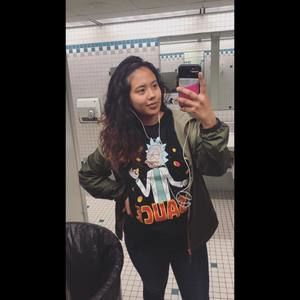 Meet your Posher, Izzi